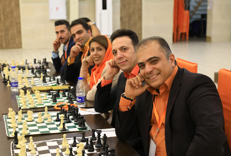 سیمولتانه بزرگ شطرنج با حضور احسان قائم مقامی در بادران 