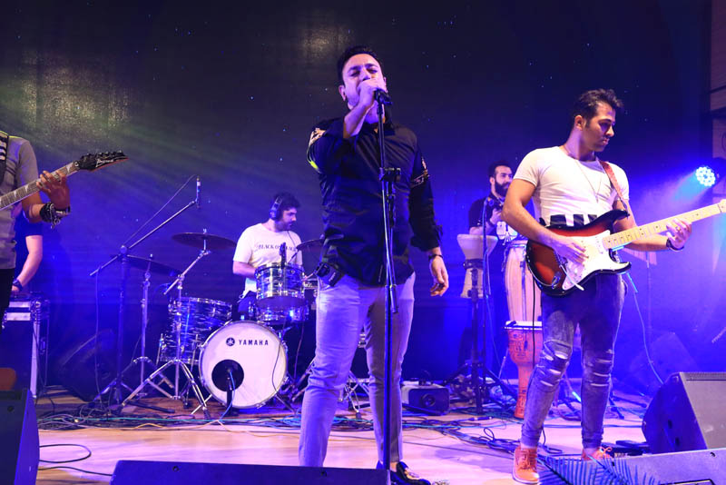 کنسرت زنده خواننده پاپ کشور در شرکت بادران